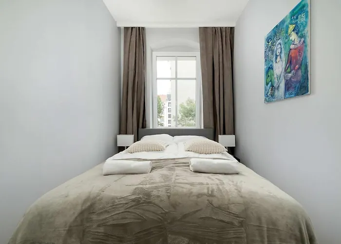 Stylish One Bedroom Perfectly Located By Renters